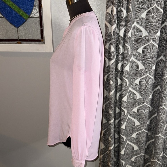 Untuckit Pale Pink Tab Collar Blouse SZ Small - Picture 3 of 6